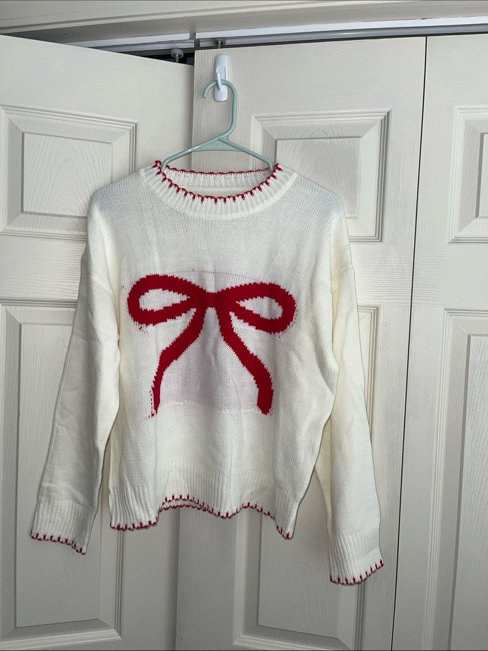 Unbranded Cozy Knit Sweater Red Bow Graphic & Contrast Stitch Trim. #0285-A